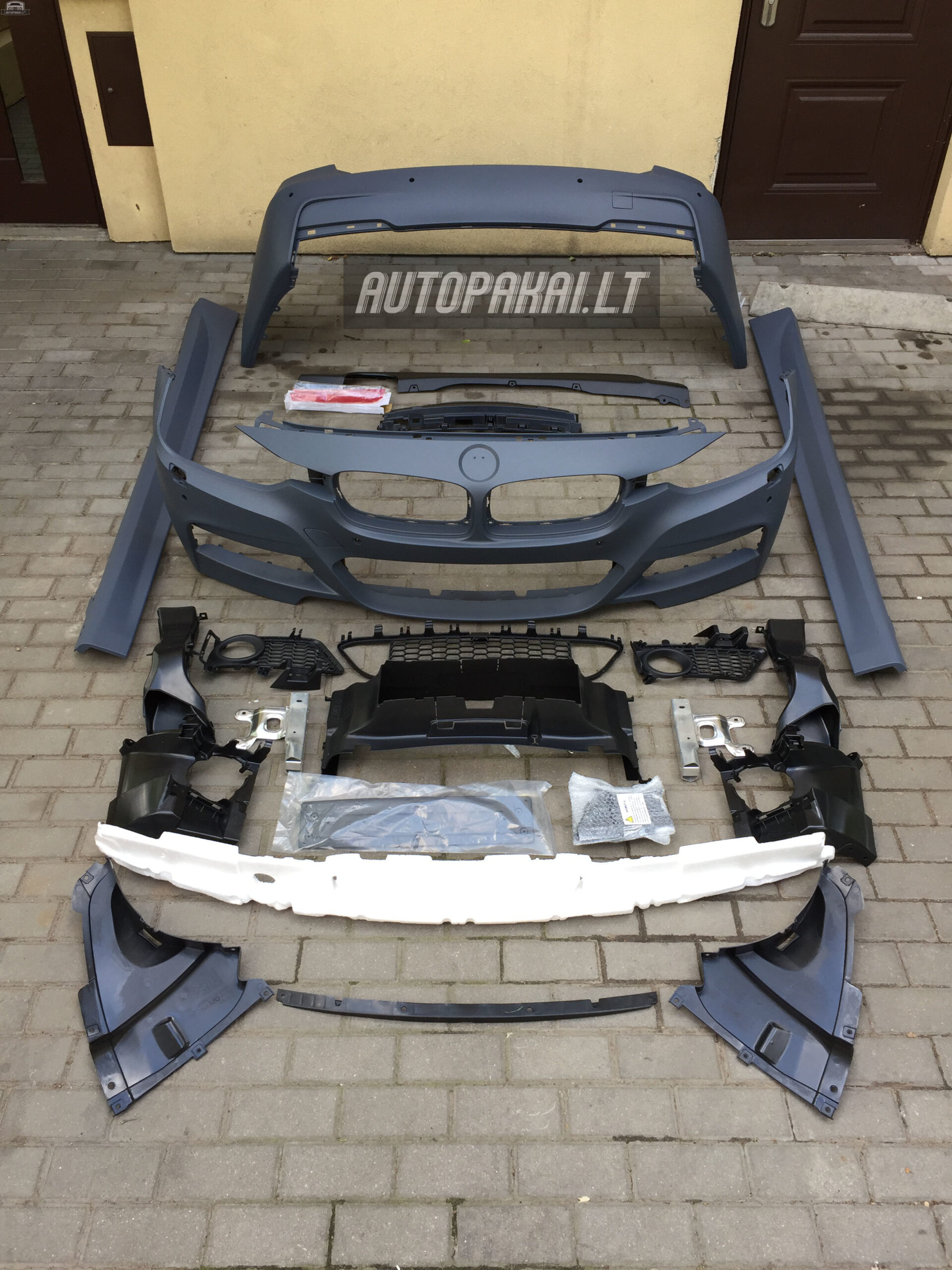 BMW F30 M-sport apdailos paketas – komplektas