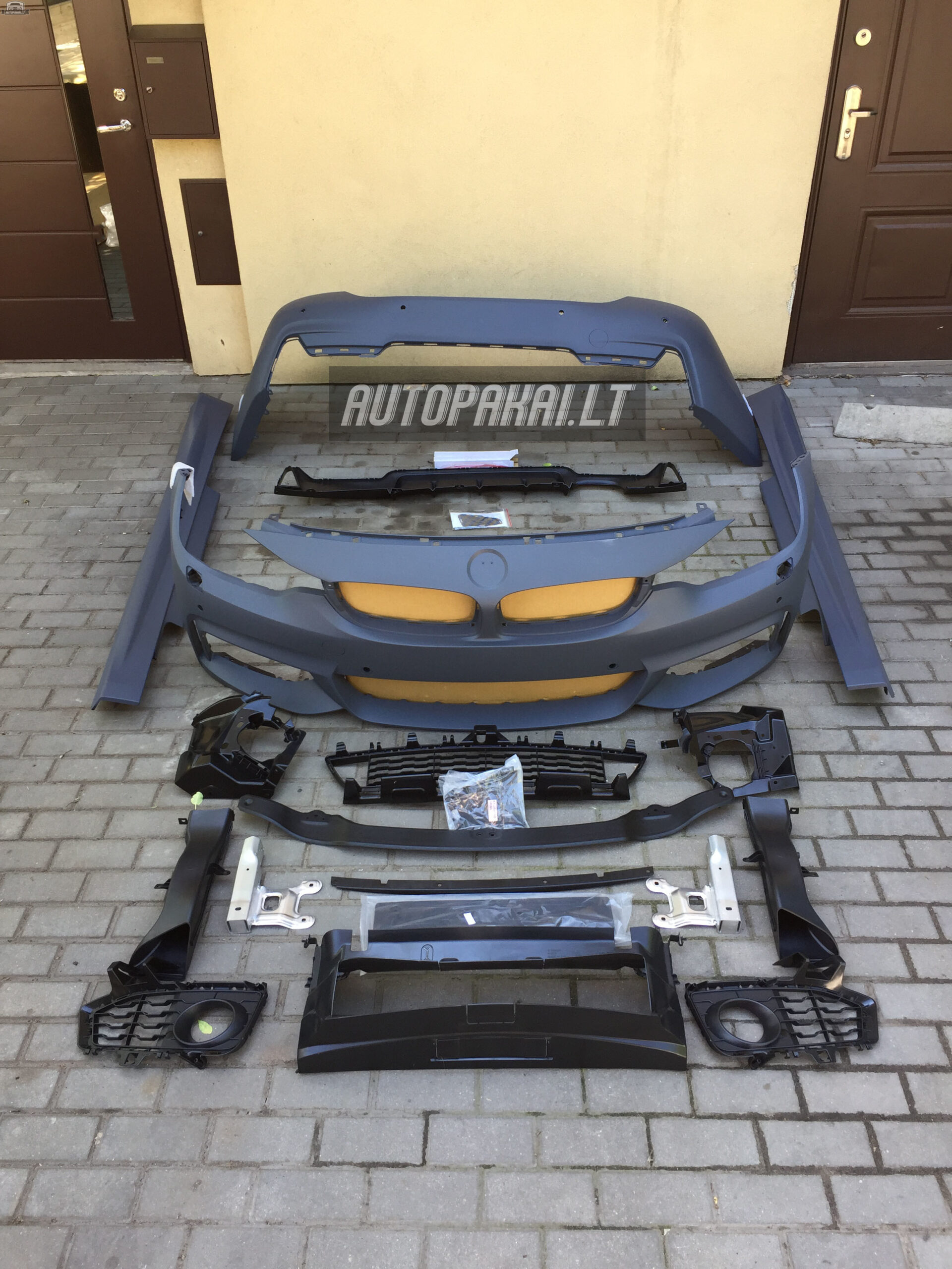 BMW F32 M-sport apdailos paketas – komplektas